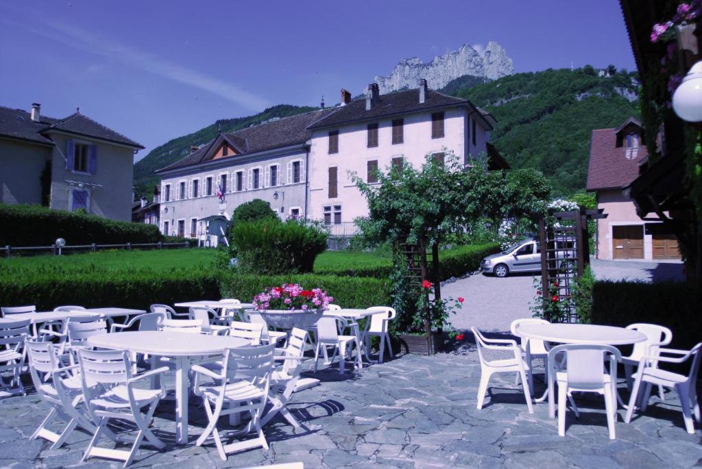 Hotel Logis La Charpenterie Talloires Exterior foto