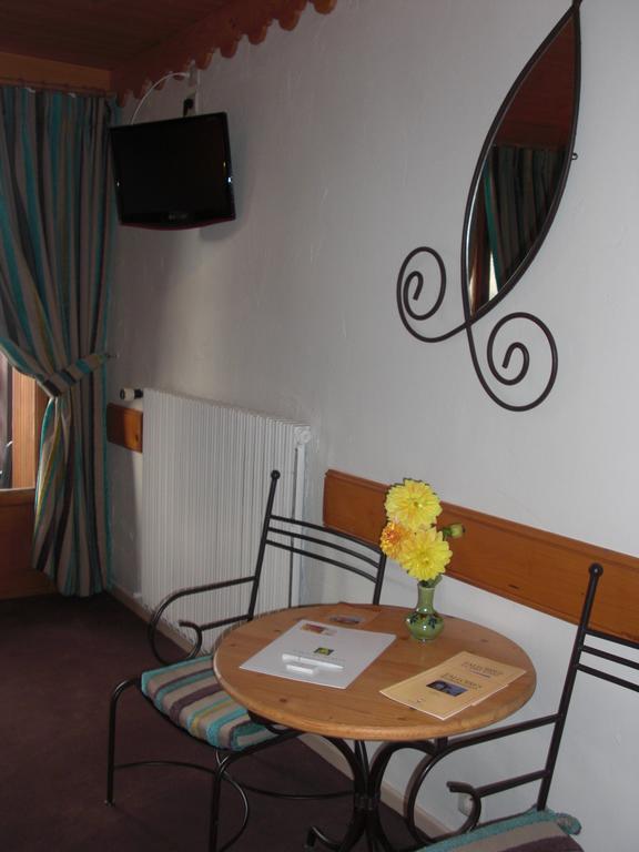 Hotel Logis La Charpenterie Talloires Exterior foto