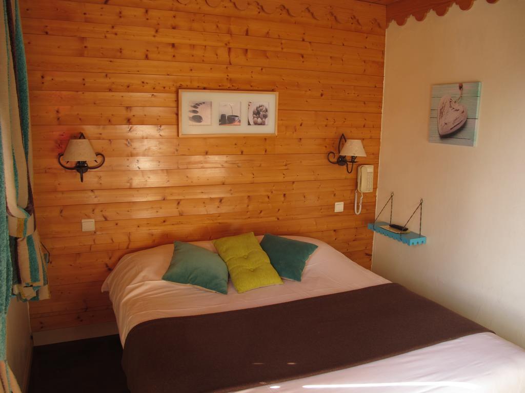 Hotel Logis La Charpenterie Talloires Exterior foto